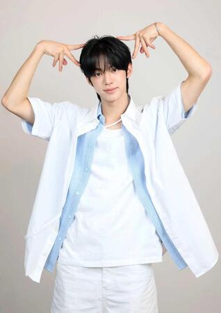 　ポーズを決めるＤＯＨＯＯＮ