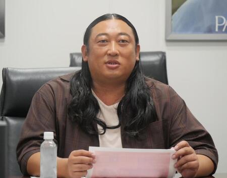 　会見に出席した秋山竜次