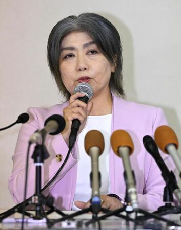 　記者会見で辞任を表明する静岡県伊東市の田久保真紀市長＝７日午後、伊東市