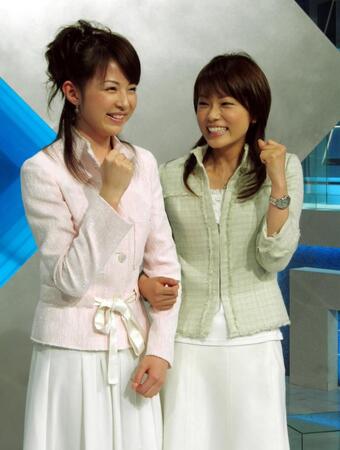 　「すぽると！」のキャスターを務める（左から）平井理央アナと本田朋子アナ＝２００６年９月