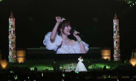 　バースデーソングで祝福されるモーニング娘。’２５の生田衣梨奈（撮影・佐々木彰尚）