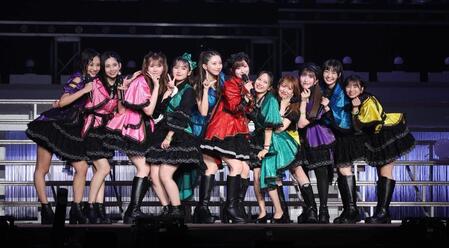 　ポーズを決めるモーニング娘。’２５（撮影・佐々木彰尚）