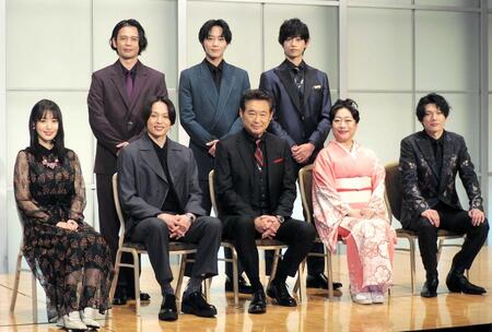 　イベントに登壇した（前列左から）菅井友香、新木宏典、船越英一郎、山村紅葉、崎山つばさ（後列左から）河相我聞、猪野広樹、高橋健介＝２０２３年９月