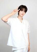 　ポーズを決めるＳＨＩＮＹＵ