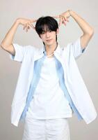 　ポーズを決めるＤＯＨＯＯＮ