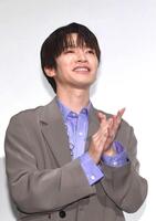 　笑顔を見せる深澤辰哉