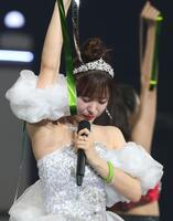 　涙をこらえるモーニング娘。’２５の生田衣梨奈（撮影・佐々木彰尚）