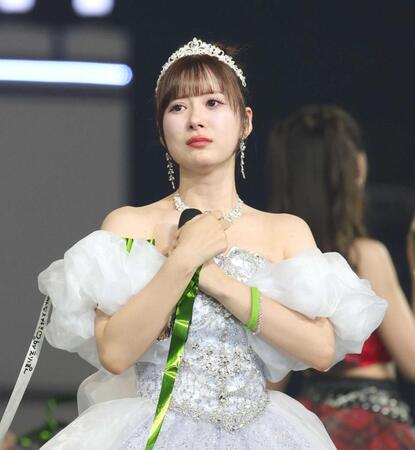 　涙をこらえる生田衣梨奈（撮影・佐々木彰尚）