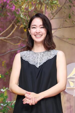 　笑顔を見せる剛力彩芽（撮影・佐々木彰尚）