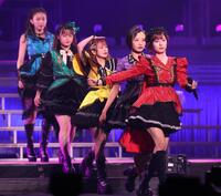 　会場を沸かせるモーニング娘。’２５（撮影・佐々木彰尚）