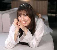 　ピュアな瞳でカメラを見つめる荒井優希（撮影・西岡正）