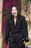 　あいさつをするゆりやんレトリィバァ（撮影・佐々木彰尚）