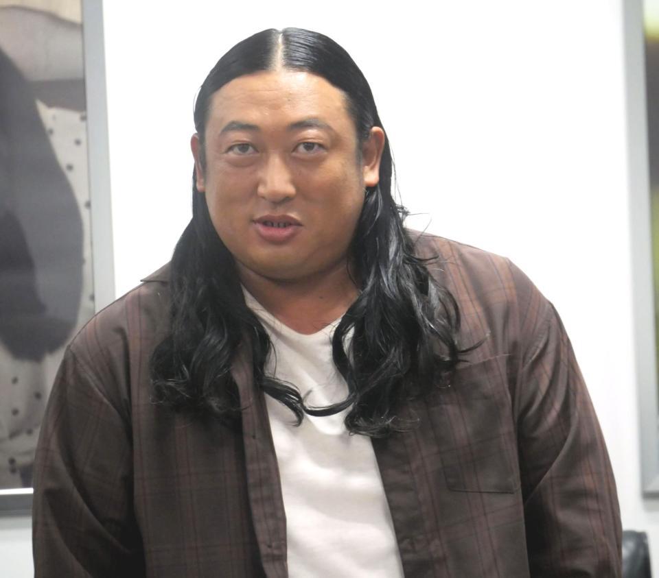 　会見に出席した秋山竜次