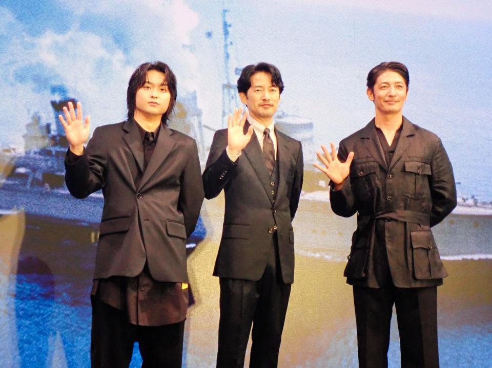 　映画「雪風」の完成報告イベントに登場した（左から）奥平大兼、竹野内豊、玉木宏