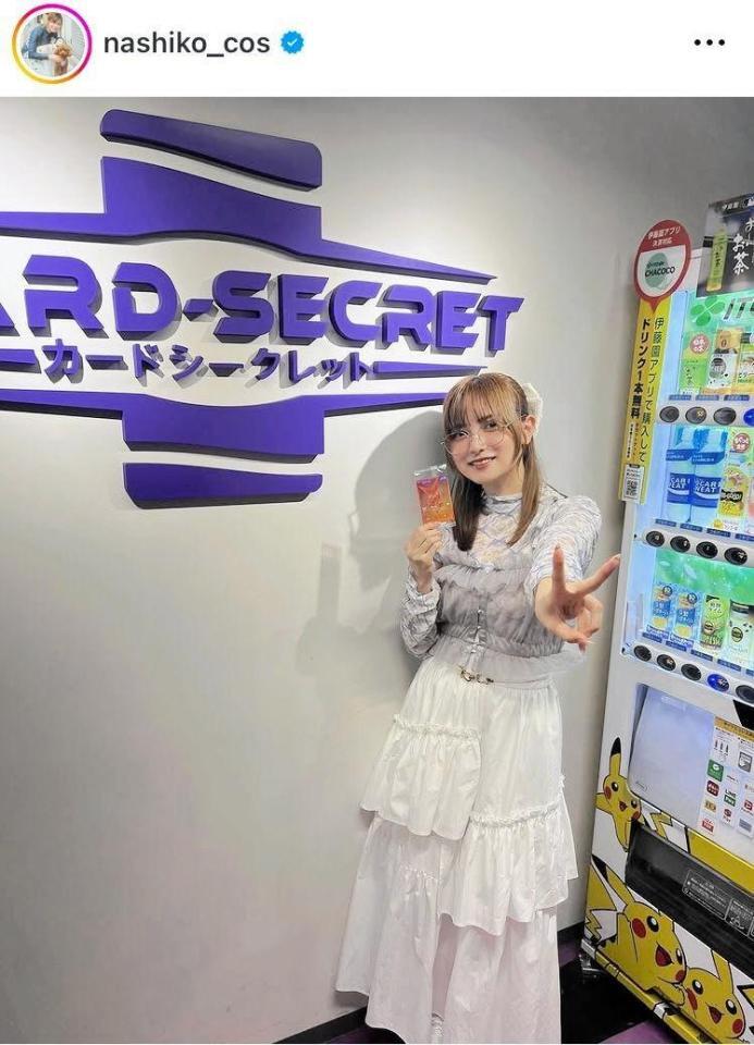 可憐な私服ドレス姿でゲット報告する桃月なしこ。インスタグラム＠ｎａｓｈｉｋｏ＿ｃｏより