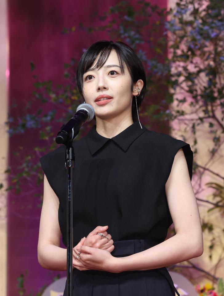 　あいさつをする森田望智（撮影・佐々木彰尚）