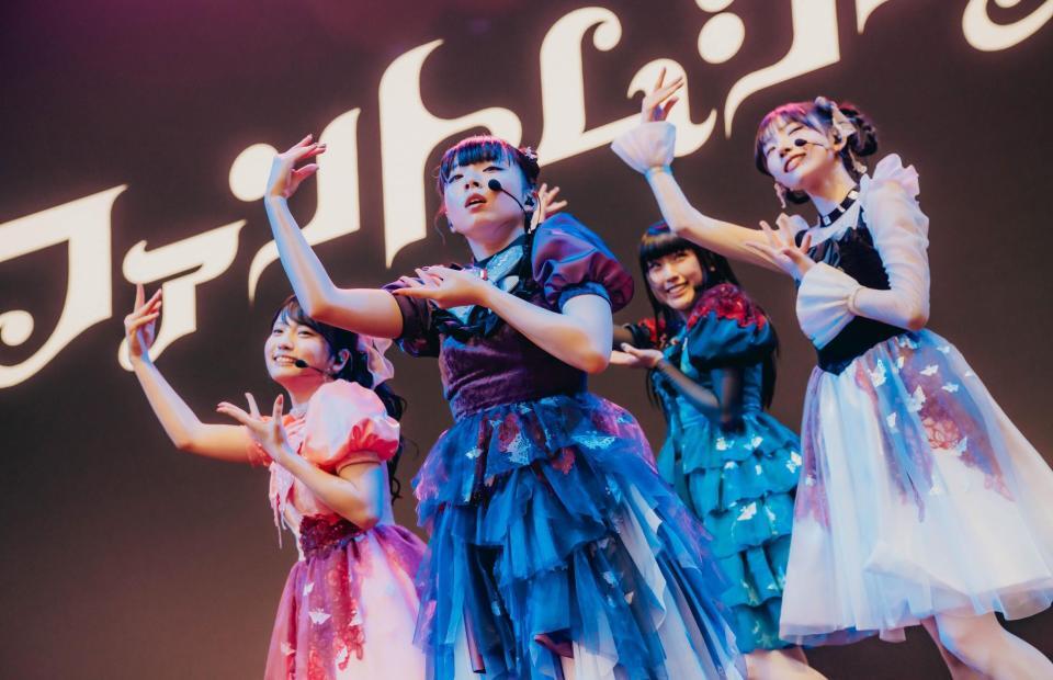 　ダンスで魅了するファントムシータ（提供・オカベメイ）