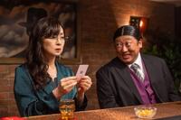 　「笑ゥせぇるすまん」に出演するロバート・秋山竜次（右）と斉藤由貴　©藤子スタジオ／ＴＶ　ＴＯＫＹＯ