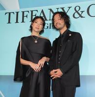 　夫婦で登場した上野樹里（左）と和田唱（撮影・西岡正）