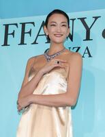 　華麗なドレスで登場する冨永愛（撮影・西岡正）