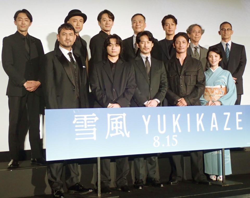 　（前列左から）藤本隆宏、奥平大兼、竹野内豊、玉木宏、田中麗奈、（後列同）川口真弘、山内圭哉、三浦誠己、田中美央、中林大樹、長谷川康夫氏、山田敏久監督