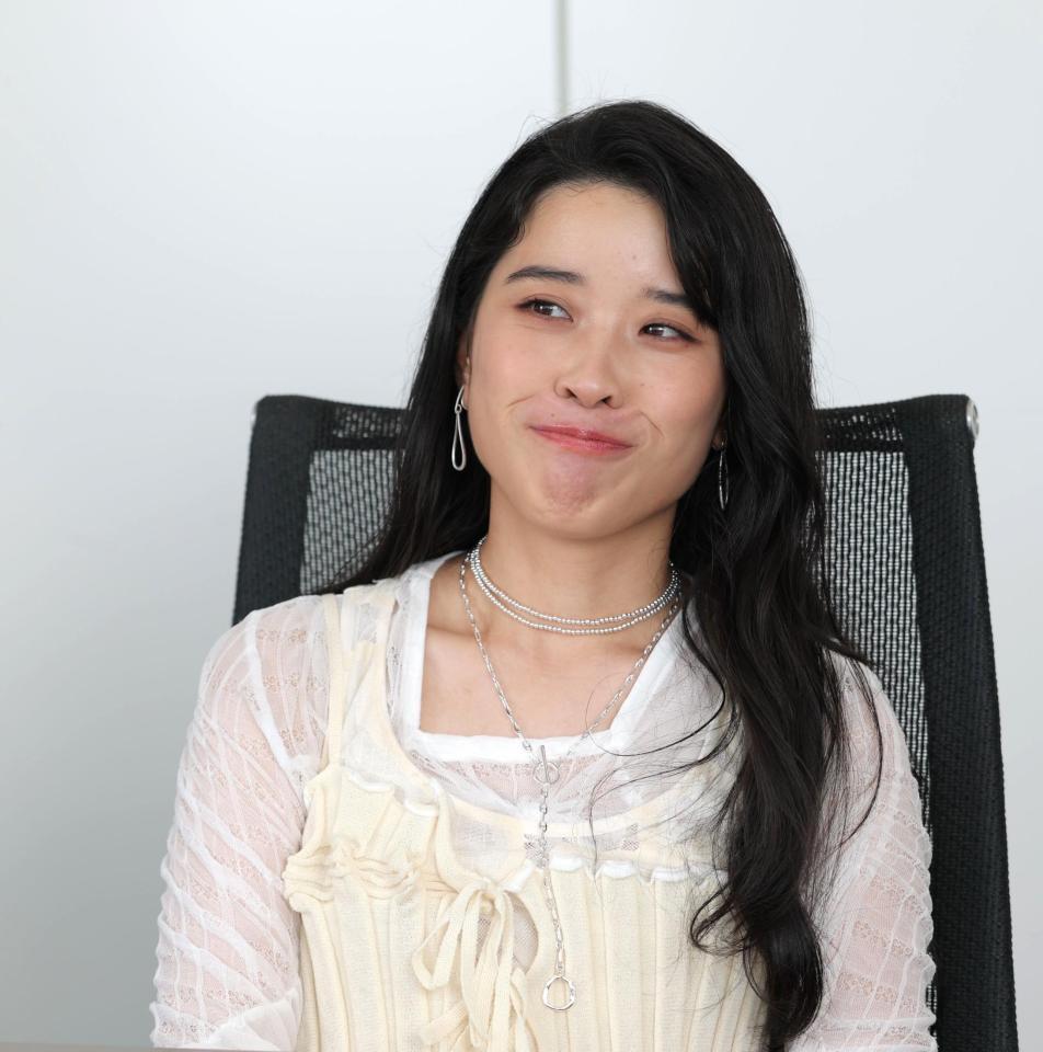 　女優としての活動について話す円井わん（撮影・西岡正）