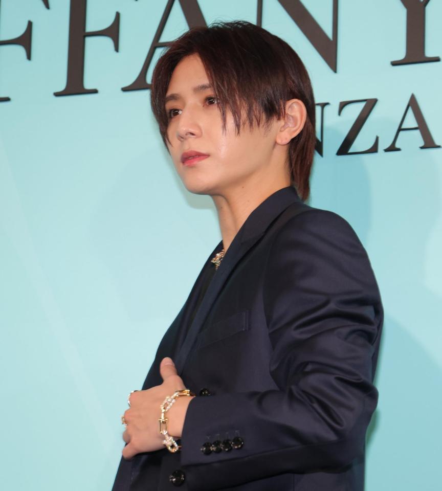 　ジュエリーを着用して登場した山田涼介（撮影・西岡正）