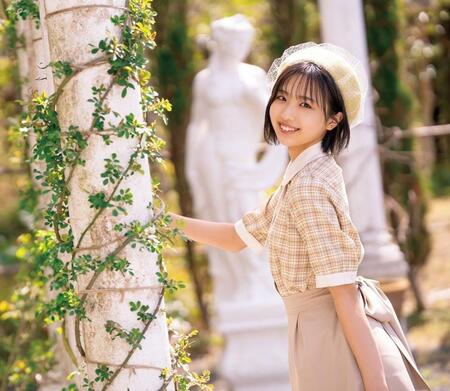 　弓桁朱琴の初写真集「ａｋｏ　ｓｅｖｅｎｔｅｅｎ」内カット