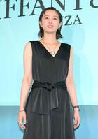 　ポーズをとる清野菜名