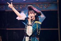 　熱唱する≠ＭＥ冨田菜々風　©ＹＯＡＮＩ