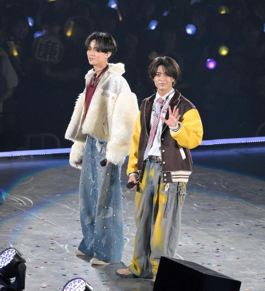 　２人で初めてのドームツアーで観客を魅了するＫｉｎｇ＆Ｐｒｉｎｃｅの永瀬廉（左）と高橋海人（撮影・伊藤笙子）