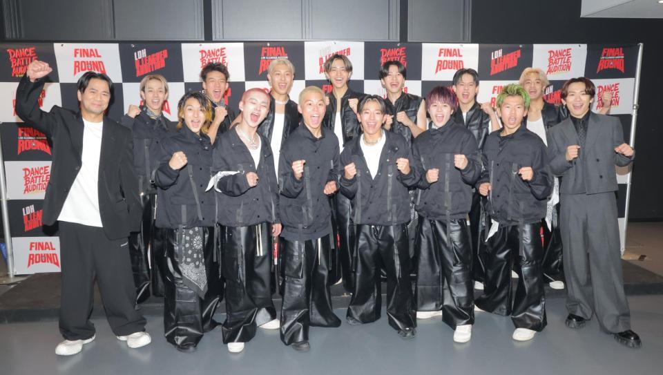 　（前列左から）ＥＸＩＬＥ　ＨＩＲＯ、藤浦琉大、森崇晃、山田悠世、原口武蔵、山上航生、中屋京太朗、ＥＸＩＬＥ　ＮＡＯＴＯ、（後列同）杉田龍之介、鈴木龍生、山口俊乃介、高澤笑大郎、勅使河原空、百田來夢、鳥居大和