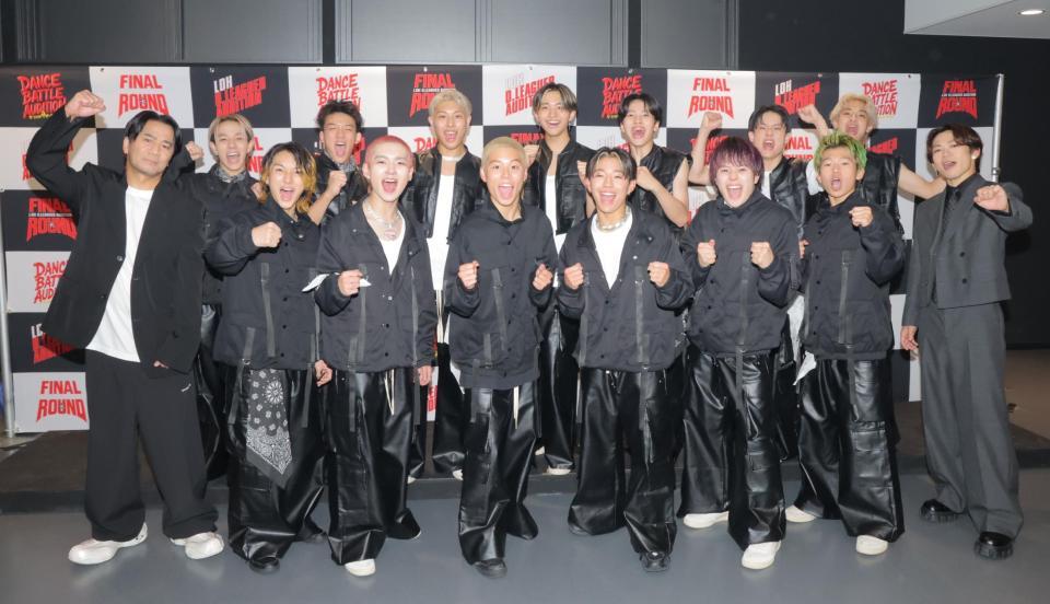 　（前列左から）ＥＸＩＬＥ　ＨＩＲＯ、藤浦琉大、森崇晃、山田悠世、原口武蔵、山上航生、中屋京太朗、ＥＸＩＬＥ　ＮＡＯＴＯ、（後列同）杉田龍之介、鈴木龍生、山口俊乃介、高澤笑大郎、勅使河原空、百田來夢、鳥居大和