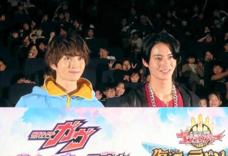 　映画「仮面ライダーガヴ＆ナンバーワン戦隊ゴジュウジャー」に出演する知念英和（左）と冬野心央