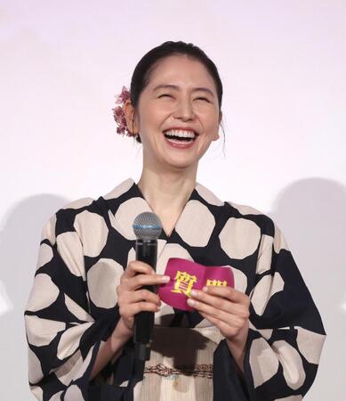 　舞台あいさつに登場した長澤まさみ（撮影・佐々木彰尚）