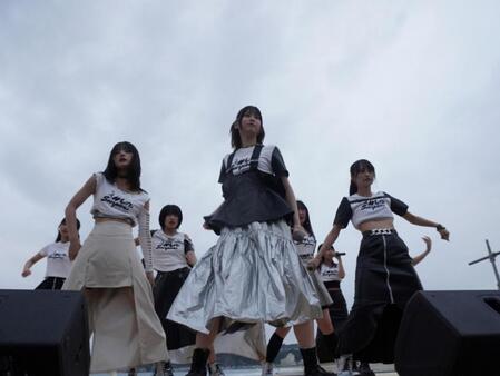 　ライブで盛り上げるＷＨＩＴＥ　ＳＣＯＲＰＩＯＮ　©ＯＶＥＲＳＥ