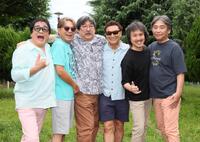 　杉山清貴＆オメガトライブの（左から）吉田健二、大島孝夫、大阪哲也、杉山清貴、高島信二、西原俊次（撮影・石井剣太郎）