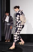 　会場を後にする長澤まさみ（撮影・佐々木彰尚）