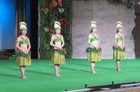 デビューした新人フラガールの（左から）ＳＨＩＺＵＫＵ、ＡＭＩ、ＲＩＯ、ＲＩＮＯ