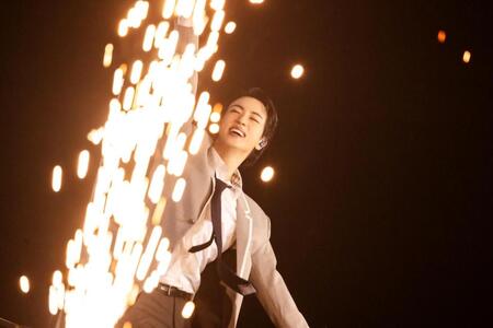 笑顔でライブを楽しむＪＩＮ　ⓟ＆©　ＢＩＧＨＩＴ　ＭＵＳＩＣ