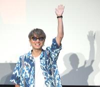 　手を振るＳＵＰＥＲ　ＥＩＧＨＴの安田章大