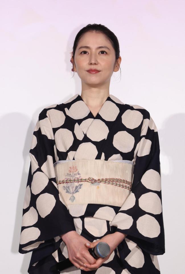 　舞台あいさつに登場した長澤まさみ（撮影・佐々木彰尚）