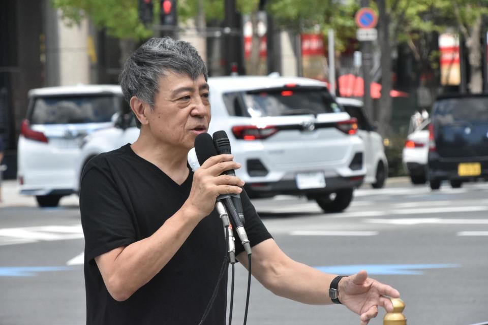 　初の街頭演説を行った世良公則氏