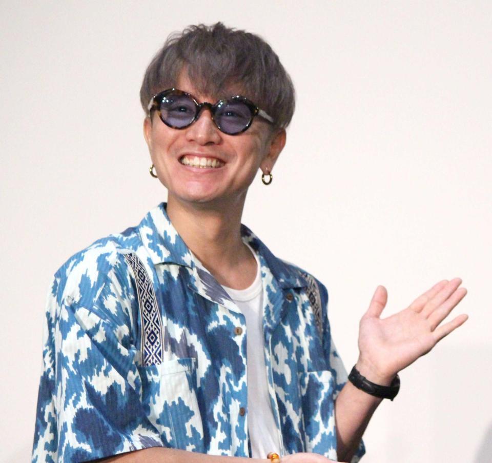 　笑顔を見せるＳＵＰＥＲ　ＥＩＧＨＴの安田章大