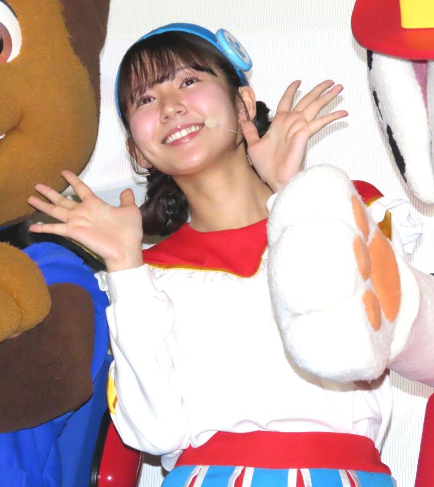 　映画「パウ・パトロール　パウ・パーティーｉｎシアター　２０２５」公開記念舞台あいさつに登場したゆきお姉さんこと冨田有紀アナウンサー