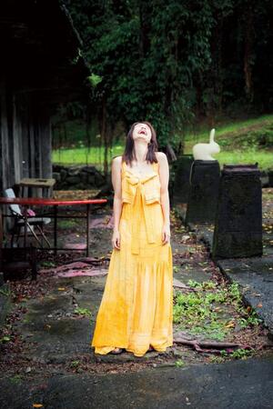 　「Ｍｉｄｄａｙ　Ｒｅｖｅｒｉｅ」（宝島社）＝撮影／川島小鳥