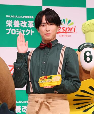 　新ＣＭ発表会に登場したＳｎｏｗ　Ｍａｎ・宮舘涼太（撮影・石井剣太郎）