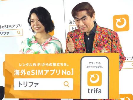 　新ＴＶＣＭ発表会に出席した上白石萌音（左）と我修院達也