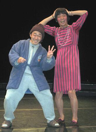 　単独ライブを行った「アリｔｏキリギリス」の石井正則（左）と石塚義之＝０７年１月