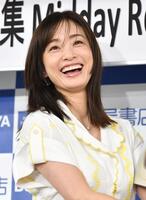 　写真集発売記念イベントに登場した上戸彩（撮影・持木克友）